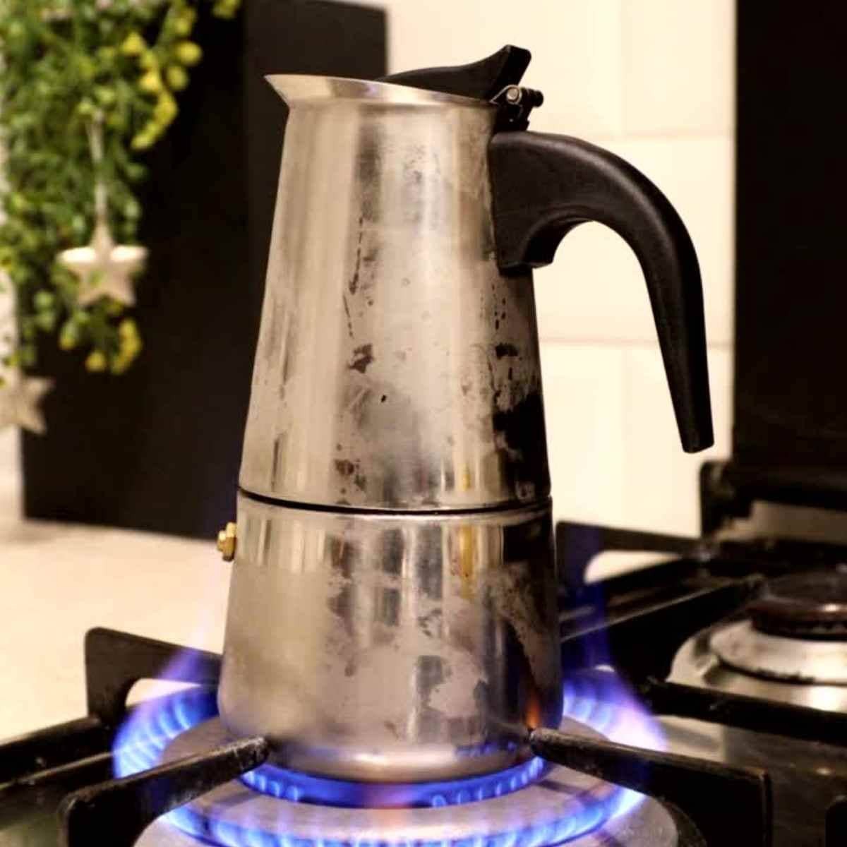 Nettoyer une cafetière en inox